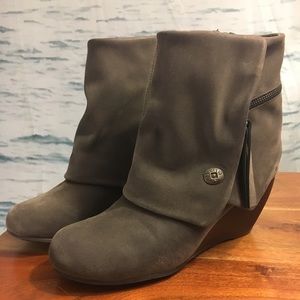 Blowfish ankle wedge boots gray with zippers